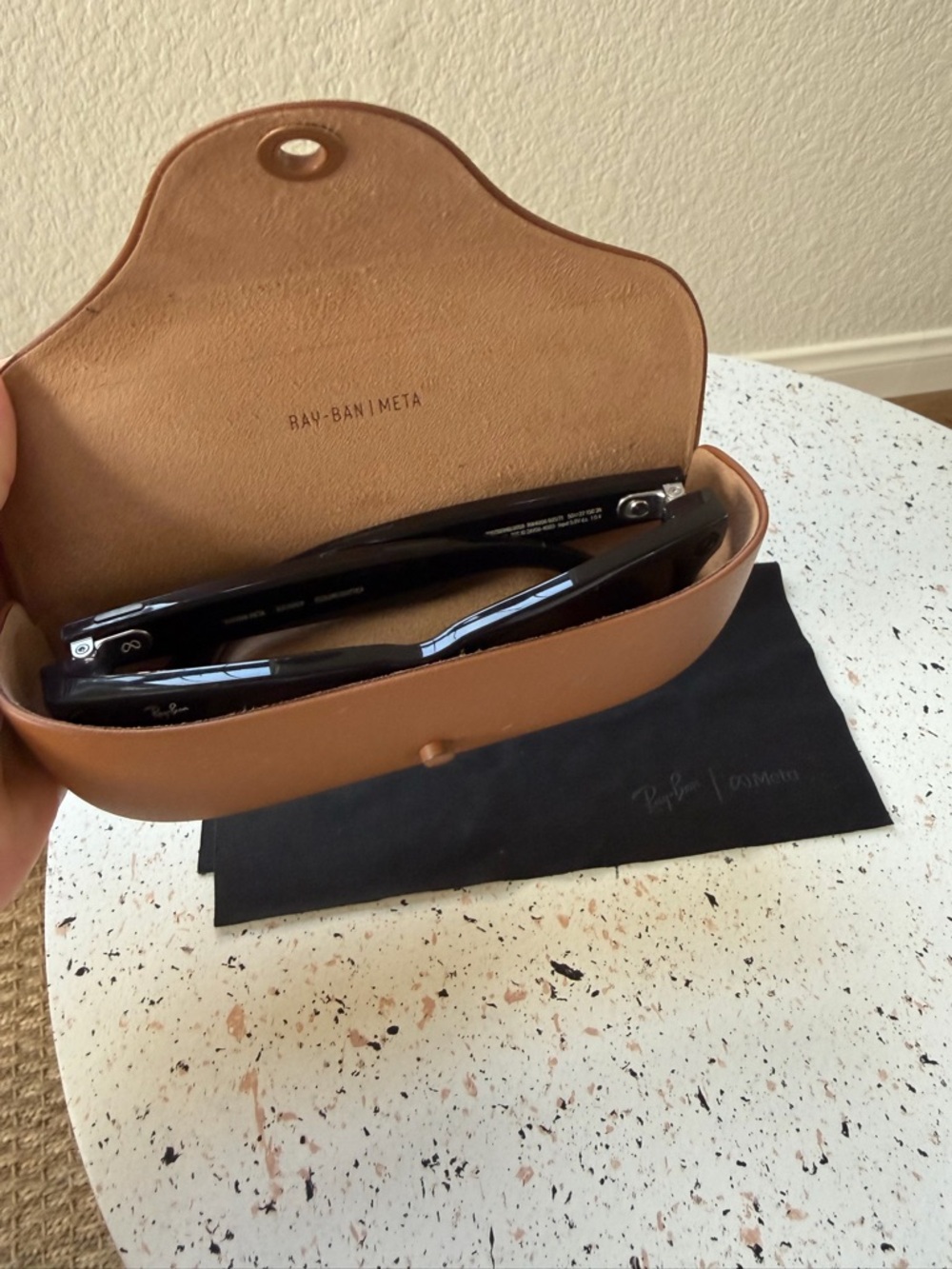 Ray-Ban Meta Black Wayfarer smart Sunglasses - Picture 3 of 7